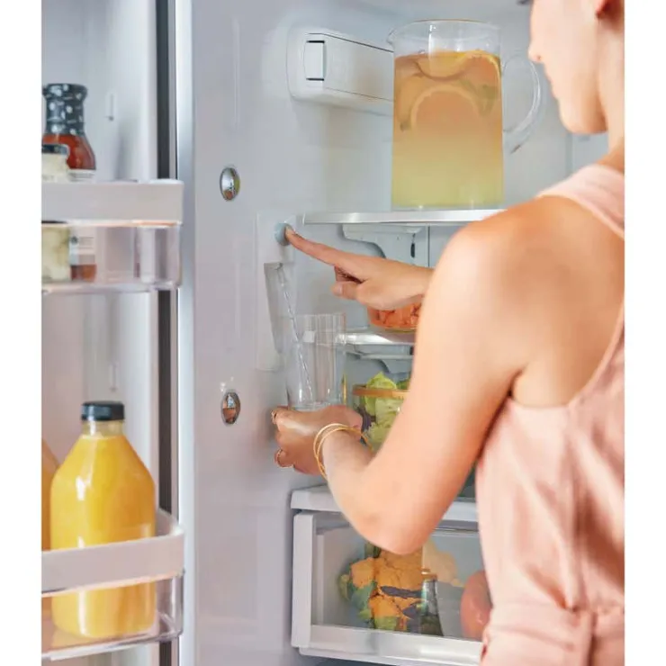 GE Café CAFE 23.1 Cu Ft 36 In Refrigerator Bottom Freezer, French door - CWE23SP3MD1 Black Outlet