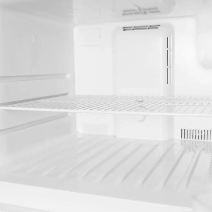 Danby 28 in 18 Cu ft Refrigerator Top Freezer - DFF176B1WDB White