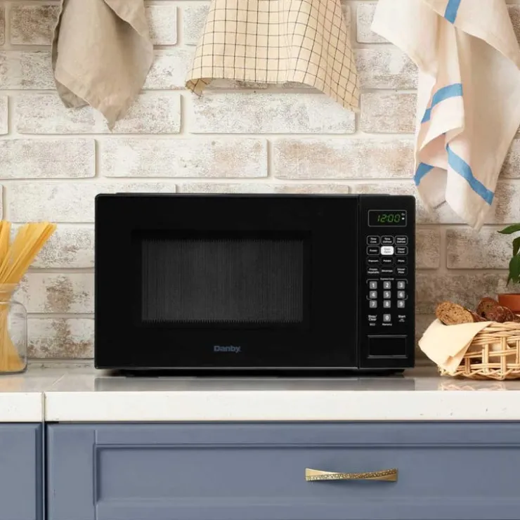 Danby Microwave 700 17" DBMW0721BBB Black Best