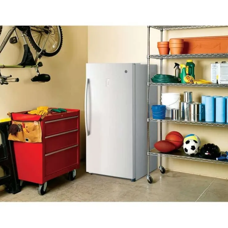 GE Appliances GE 17,3 cu ft freezer , Vertical, 33" - FUF17SMRWW White