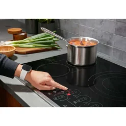 GE Profile Cooktop Glass-Ceramic 30" Electric    - PEP7030DTBB Black New