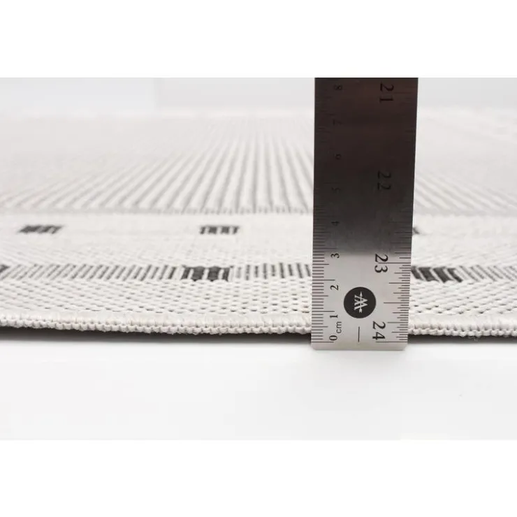 Indoor or Outdoor Rug - 4 x 6 Grey New