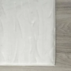 Indoor Rug - 5x7 White New