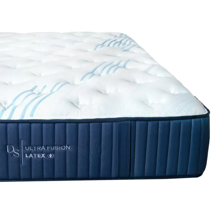 Dreamstar Queen Medium-Firm Memory Foam Mattress-in-a-Box - 60" Quilted Blue/White Best